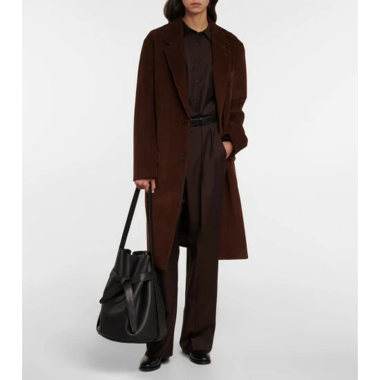 The Row Leo Large Leather Bucket Bag - Image 4