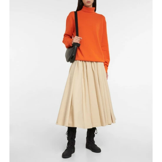 The Row Ciba Cashmere Turtleneck Sweater